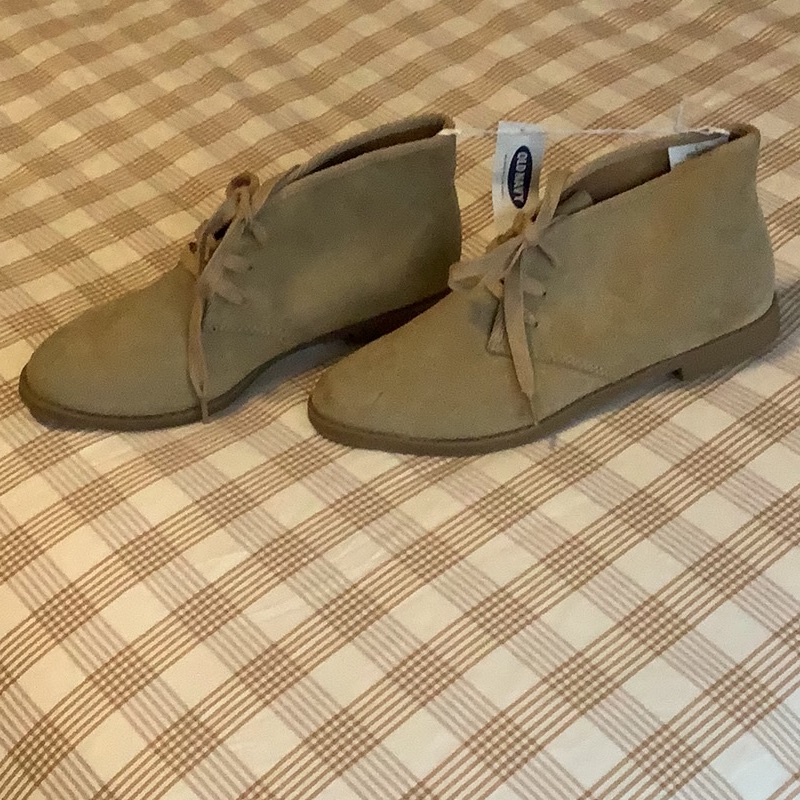 Old Navy Women's Tan Ankle Boots Tags Have Been Removed.